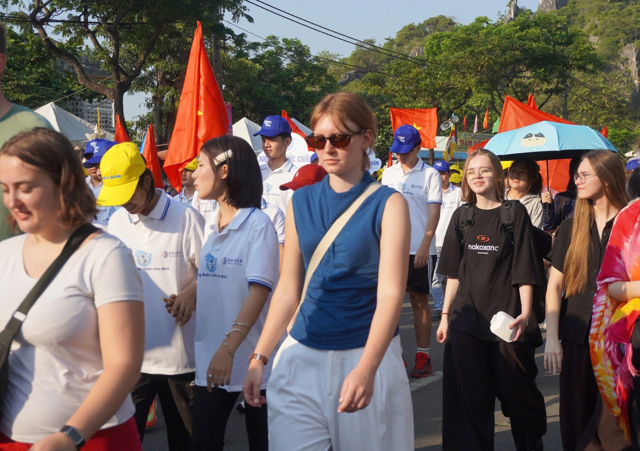 600 người tham gia đi bộ vì hòa bình tại Đà Nẵng 600 người tham gia đi bộ vì hòa bình tại Đà Nẵng