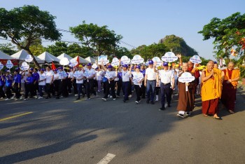 600 nguoi tham gia di bo vi hoa binh tai da nang