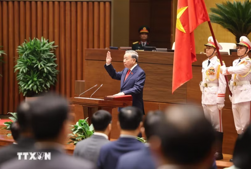 Tổng Bí thư Tô Lâm tuyên thệ nhậm chức Chủ tịch nước Cộng hòa xã hội chủ nghĩa Việt Nam. Ảnh: Lâm Khánh/TTXVN Tổng Bí thư Tô Lâm tuyên thệ nhậm chức Chủ tịch nước Cộng hòa xã hội chủ nghĩa Việt Nam. Ảnh: Lâm Khánh/TTXVN