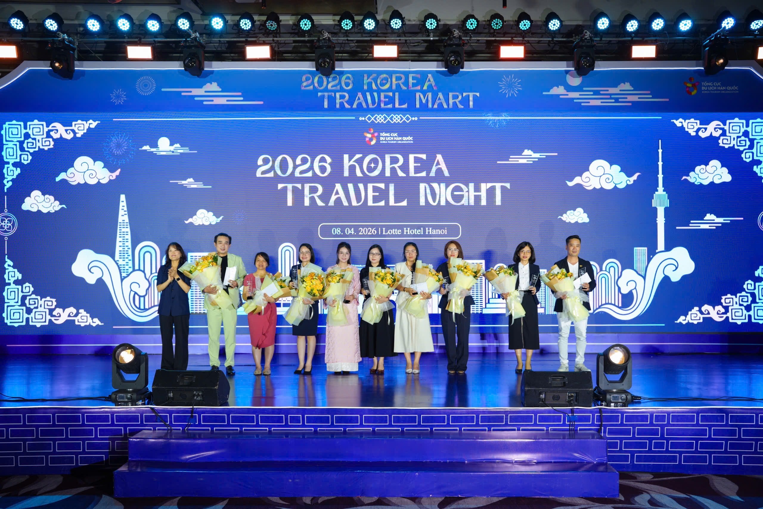 Đại diện các đơn vị được trao giải cuộc thi Thiết kế sản phẩm du lịch Hàn Quốc 2026. Ảnh: KTO Đại diện các đơn vị được trao giải cuộc thi Thiết kế sản phẩm du lịch Hàn Quốc 2026. Ảnh: KTO