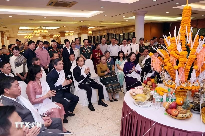 Các đại biểu dự Tết cổ truyền Bunpimay của Lào tại Việt Nam. (Ảnh: TTXVN) Các đại biểu dự Tết cổ truyền Bunpimay của Lào tại Việt Nam. (Ảnh: TTXVN)