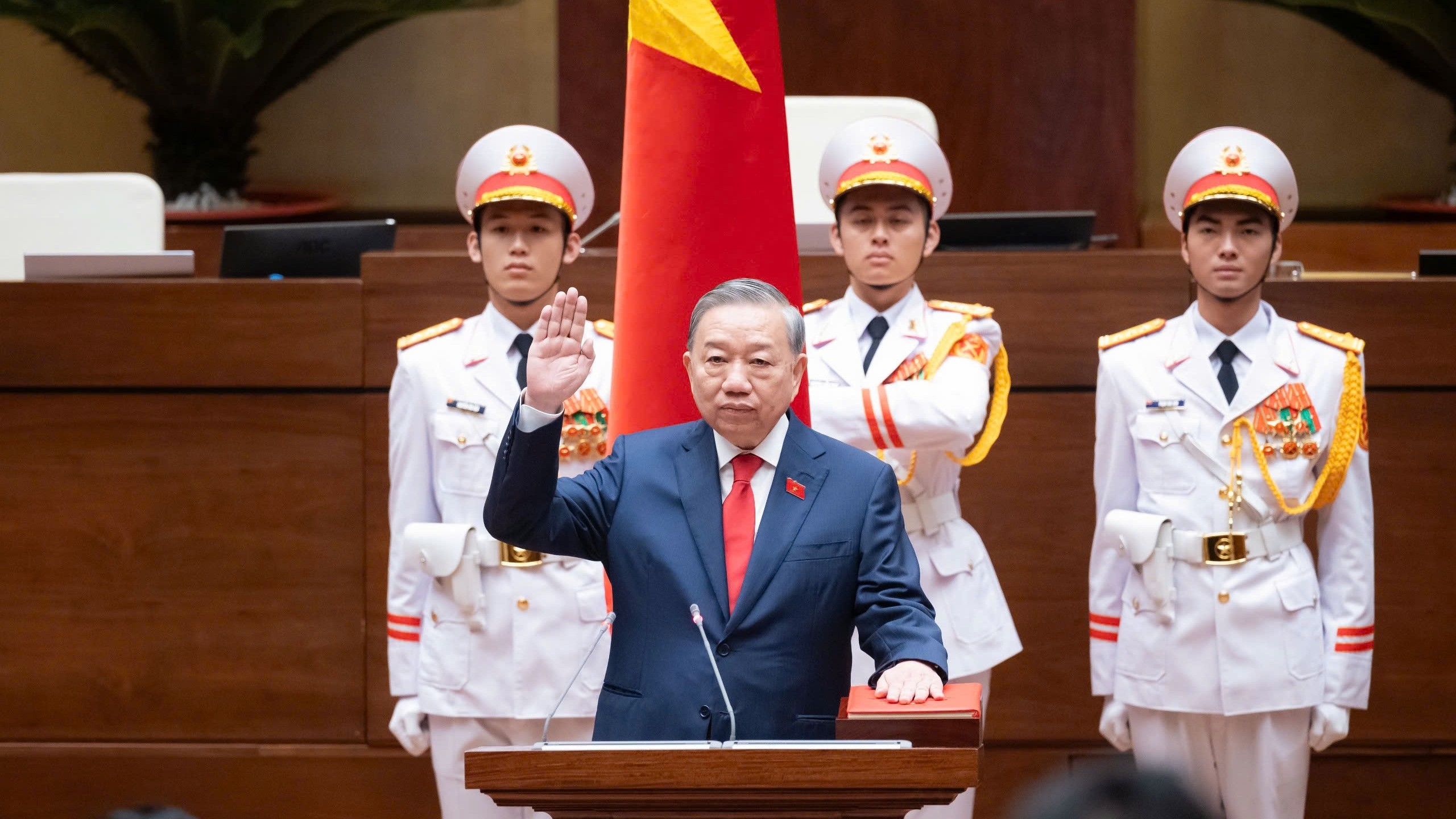 Các nước gửi điện, thư và thông điệp chúc mừng lãnh đạo chủ chốt của Việt Nam