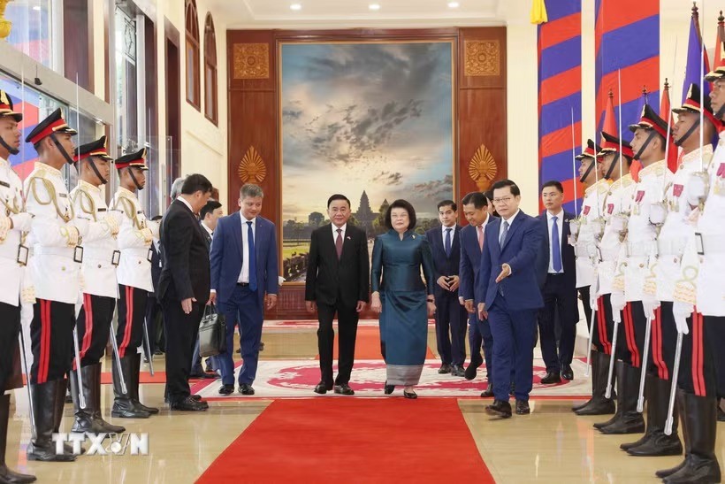Lễ đón trọng thể Thường trực Ban Bí thư Trần Cẩm Tú thăm chính thức Campuchia Lễ đón trọng thể Thường trực Ban Bí thư Trần Cẩm Tú thăm chính thức Campuchia