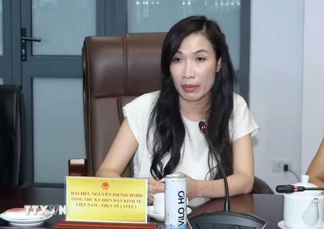 Bà Rachel Nguyễn Isenschmid - Tổng thư ký Diễn đàn Kinh tế Thụy Sỹ - Việt Nam (SVEF) trong một buổi làm việc tại Vĩnh Long tháng 7/2025. (Ảnh: TTXVN) Bà Rachel Nguyễn Isenschmid - Tổng thư ký Diễn đàn Kinh tế Thụy Sỹ - Việt Nam (SVEF) trong một buổi làm việc tại Vĩnh Long tháng 7/2025. (Ảnh: TTXVN)