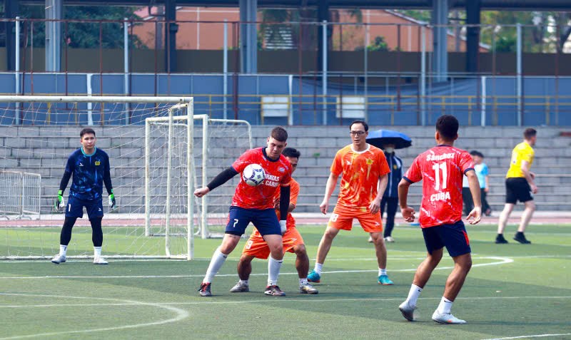 Giao hữu bóng đá quốc tế với các cơ quan ngoại giao nước ngoài tại Việt Nam