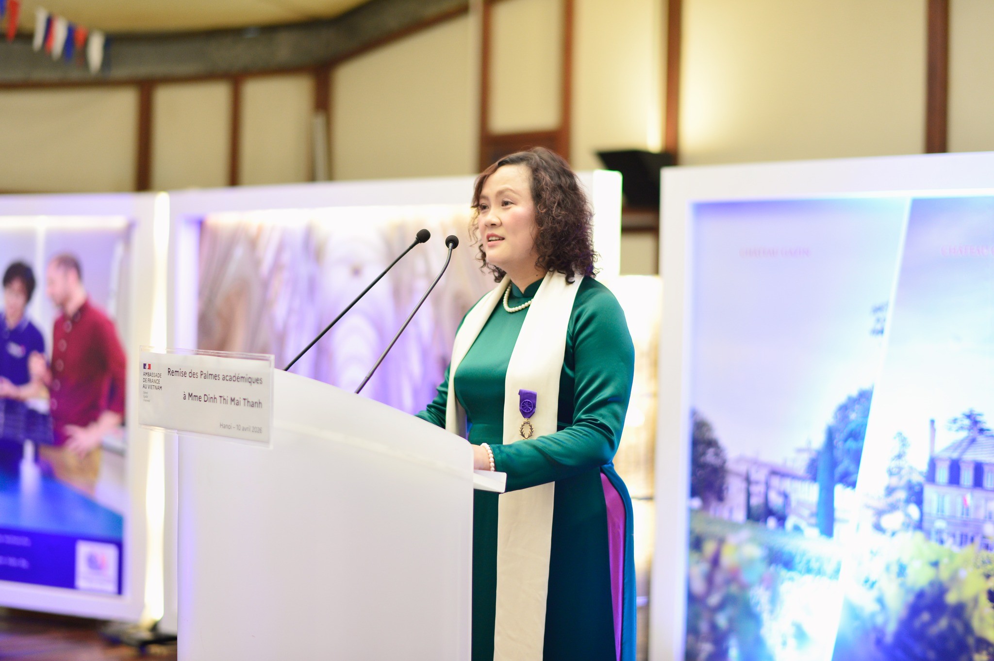 GS.TS. Đinh Thị Mai Thanh nhận Huân chương Cành cọ Hàn lâm của Pháp GS.TS. Đinh Thị Mai Thanh nhận Huân chương Cành cọ Hàn lâm của Pháp