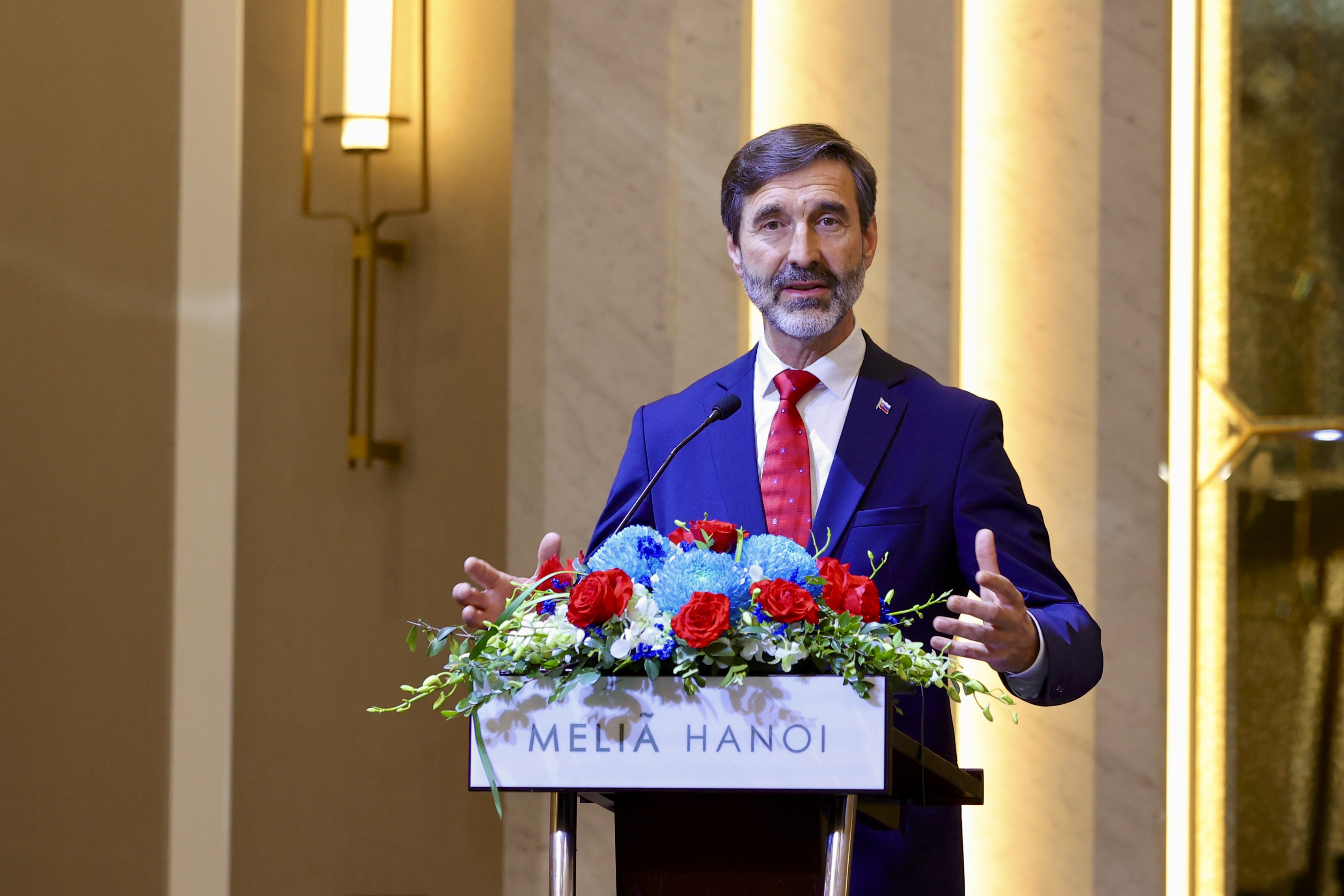 Bộ trưởng Ngoại giao Slovakia, ông Juraj Blanar phát biểu tại buổi gặp. Bộ trưởng Ngoại giao Slovakia, ông Juraj Blanar phát biểu tại buổi gặp.