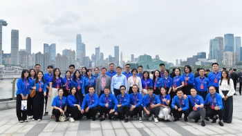 hanh trinh do nghien cuu hoc tap cua thanh nien cham vao lich su mo ra tuong lai