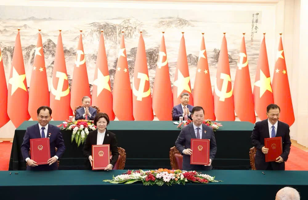 Lễ ký kết một số văn kiện hợp tác tiêu biểu giữa Việt Nam - Trung Quốc Lễ ký kết một số văn kiện hợp tác tiêu biểu giữa Việt Nam - Trung Quốc