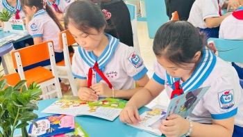 Zhi Shan Foundation trao tặng 261 tủ sách tại Nghệ An