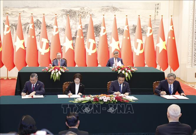 Lễ ký kết một số văn kiện hợp tác tiêu biểu giữa Việt Nam - Trung Quốc Chú thích ảnh