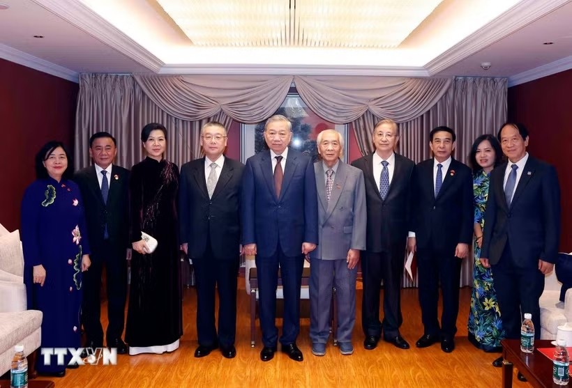 Tiếp tục “giữ lửa," không ngừng phát triển quan hệ Việt Nam-Trung Quốc