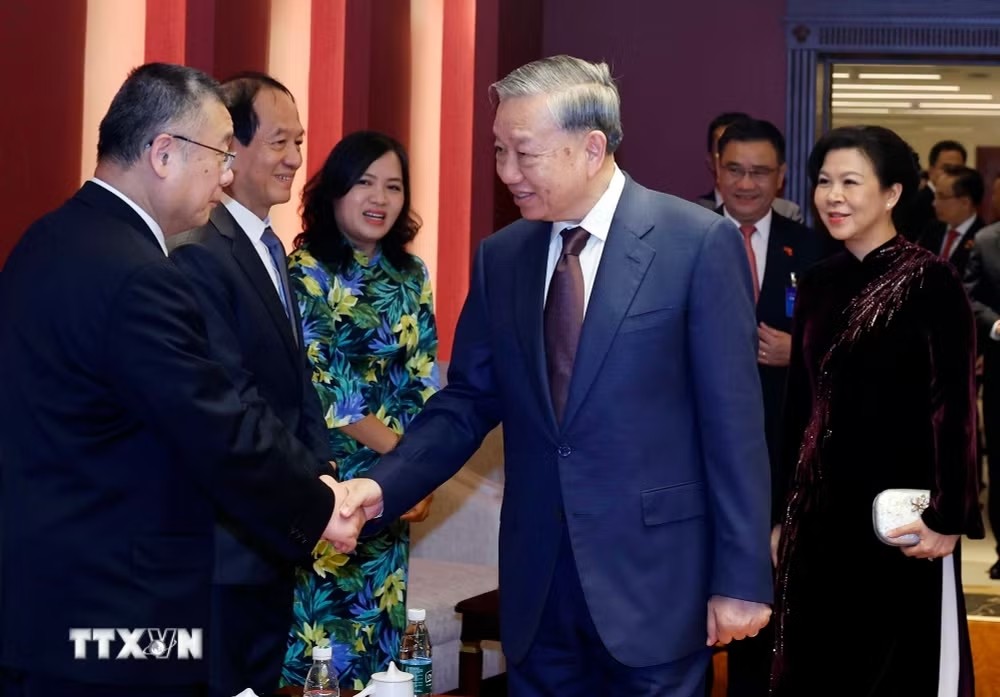 Tiếp tục “giữ lửa," không ngừng phát triển quan hệ Việt Nam-Trung Quốc