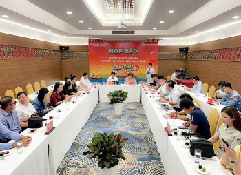 cu hich tieu dung mung dai le soi dong san choi san hang hieu that giam gia that