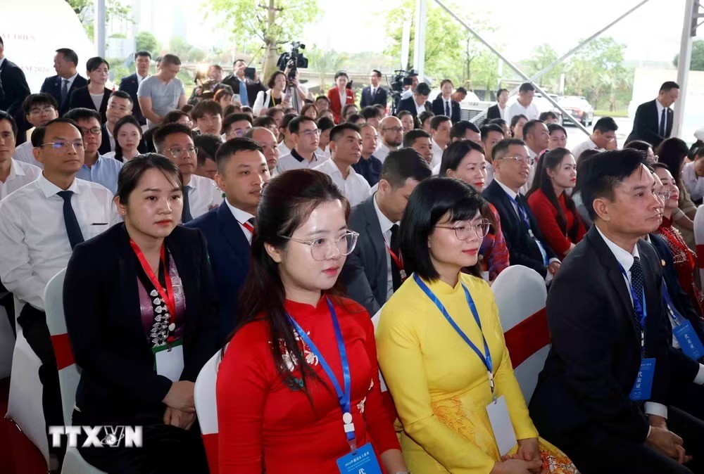 Tiếp nối tình hữu nghị truyền thống Việt Nam-Trung Quốc