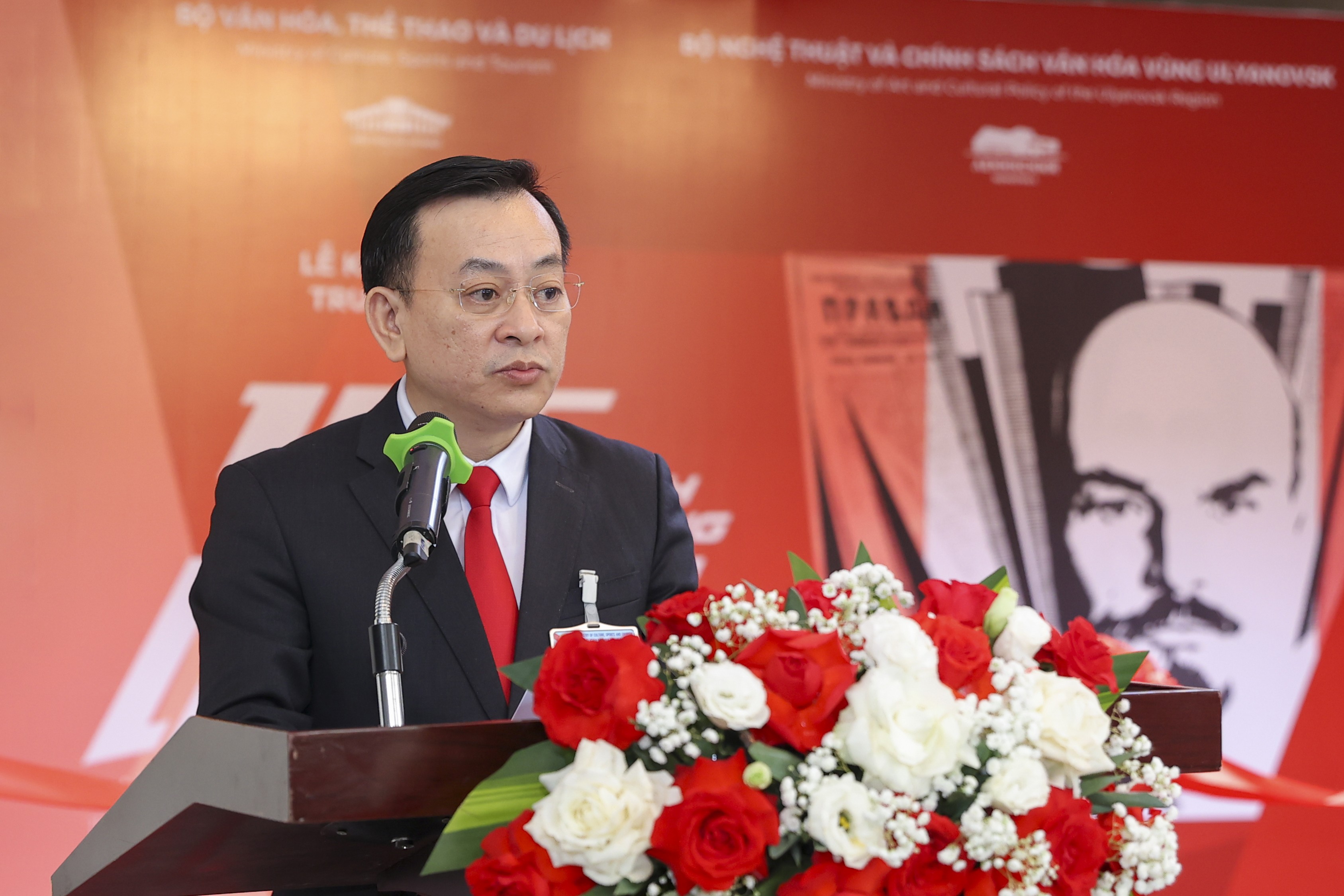 156 hình tượng Lênin: kể chuyện bằng nghệ thuật 156 hình tượng Lênin: kể chuyện bằng nghệ thuật
