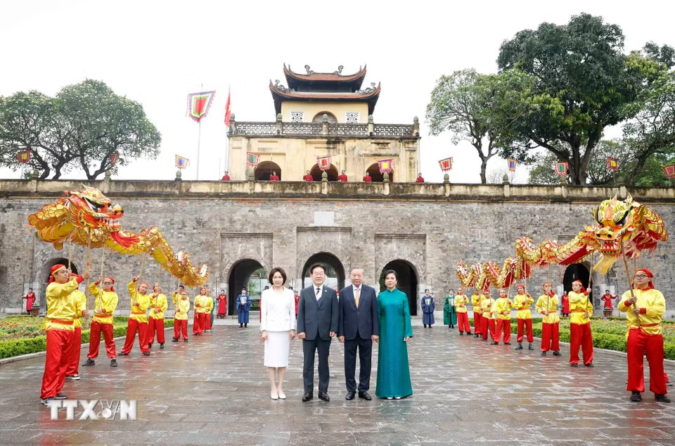 Chương trình hữu nghị đặc biệt chào mừng chuyến thăm của Tổng thống Hàn Quốc và Phu nhân