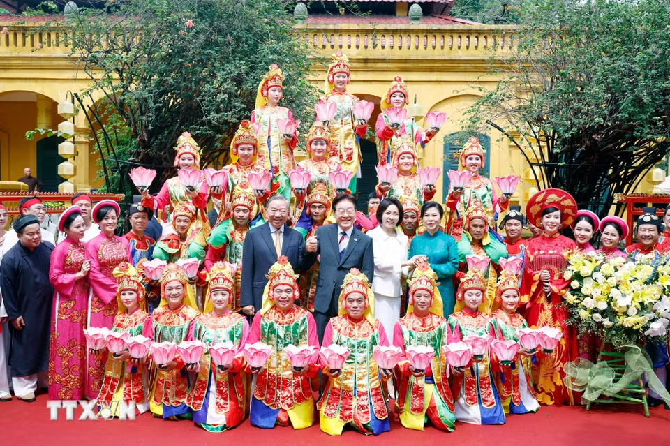 Chương trình hữu nghị đặc biệt chào mừng chuyến thăm của Tổng thống Hàn Quốc và Phu nhân