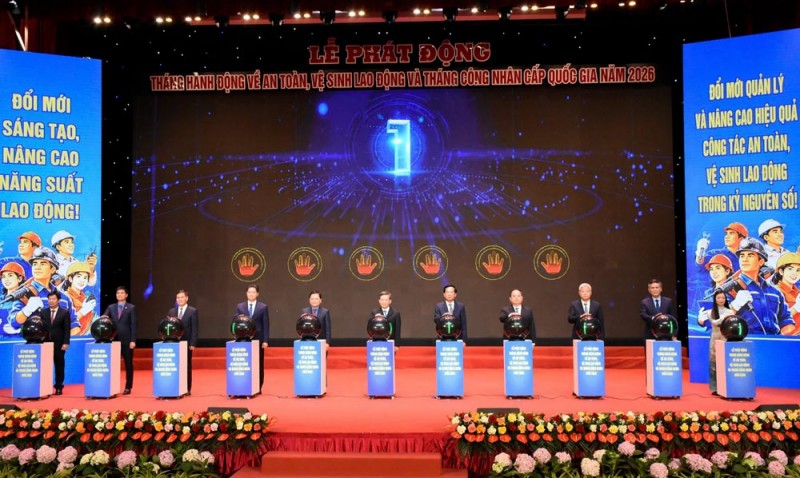 Các đại biểu bấm nút chính thức phát động Tháng ATVSLĐ và Tháng Công nhân năm 2026. (Ảnh: Nguyễn Huệ) Các đại biểu bấm nút chính thức phát động Tháng ATVSLĐ và Tháng Công nhân năm 2026. (Ảnh: Nguyễn Huệ)