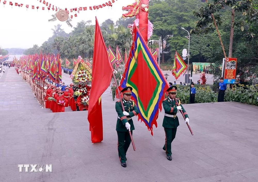 Tổng Bí thư, Chủ tịch nước Tô Lâm dâng hương tưởng niệm các Vua Hùng tại Phú Thọ