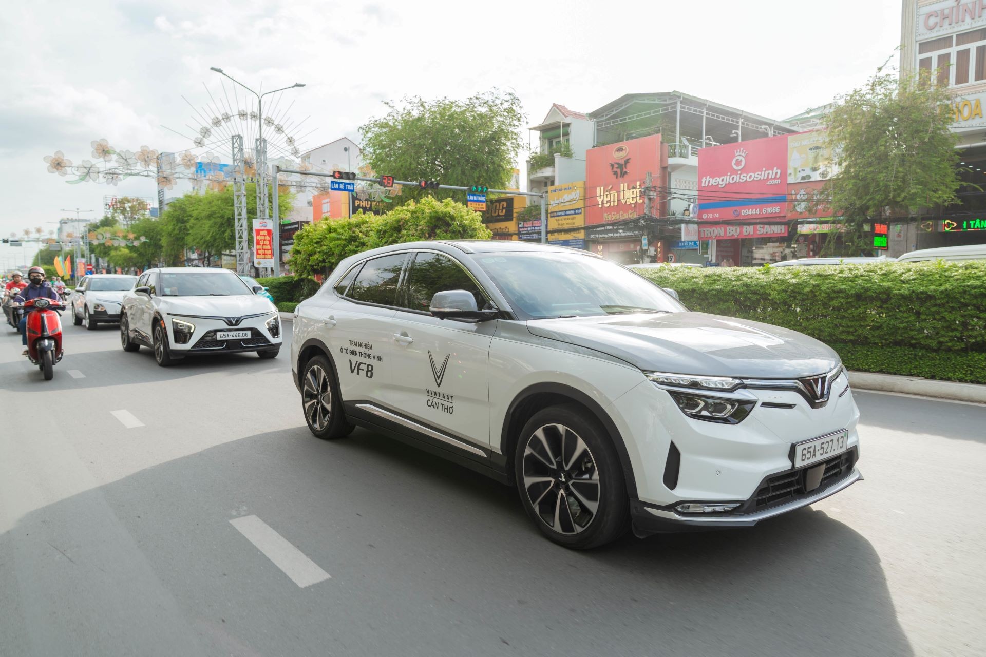 Khách Việt chọn VinFast VF 8: Cùng trải nghiệm, xe xăng phải bù thêm hơn 300 triệu đồng Khách Việt chọn VinFast VF 8: Cùng trải nghiệm, xe xăng phải bù thêm hơn 300 triệu đồng