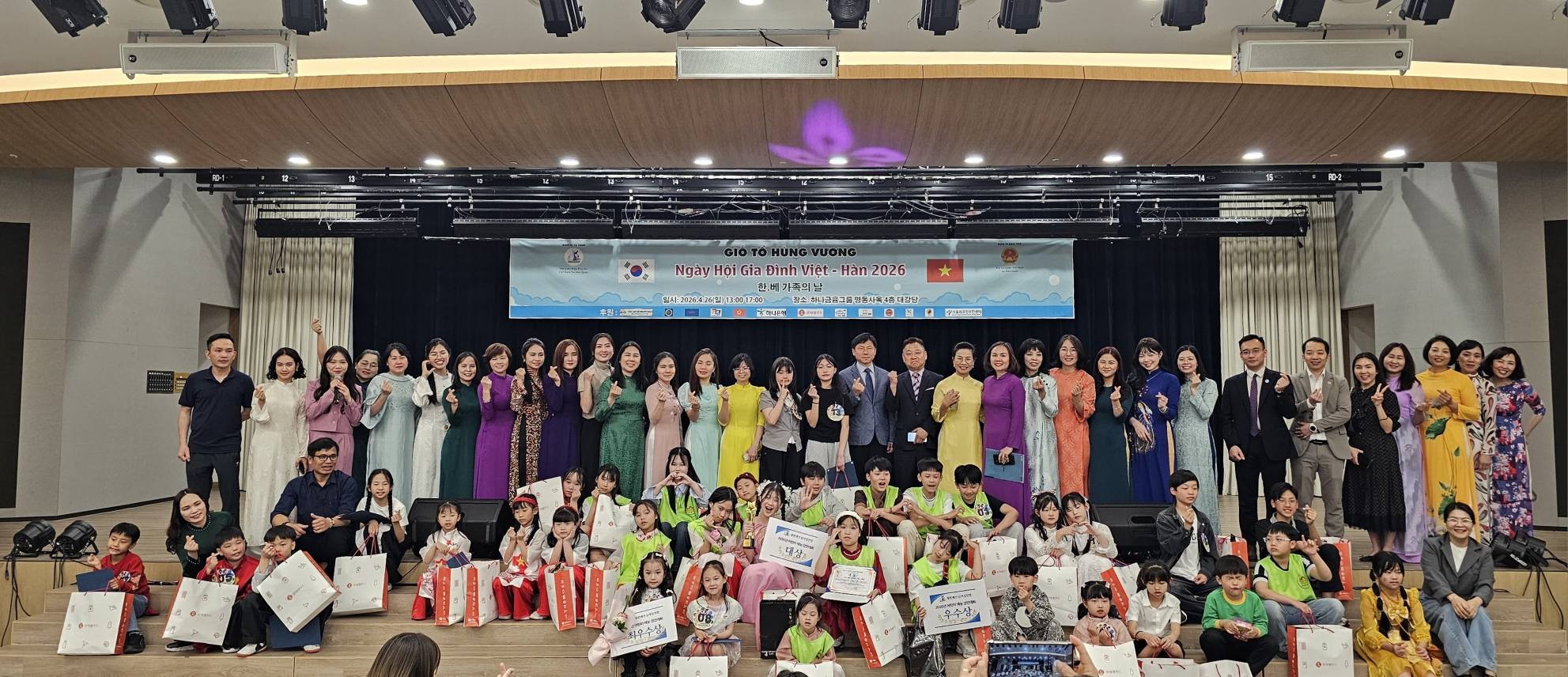 Ngày hội Gia đình Việt - Hàn tại Hàn Quốc hướng về cội nguồn Ngày hội Gia đình Việt - Hàn tại Hàn Quốc hướng về cội nguồn