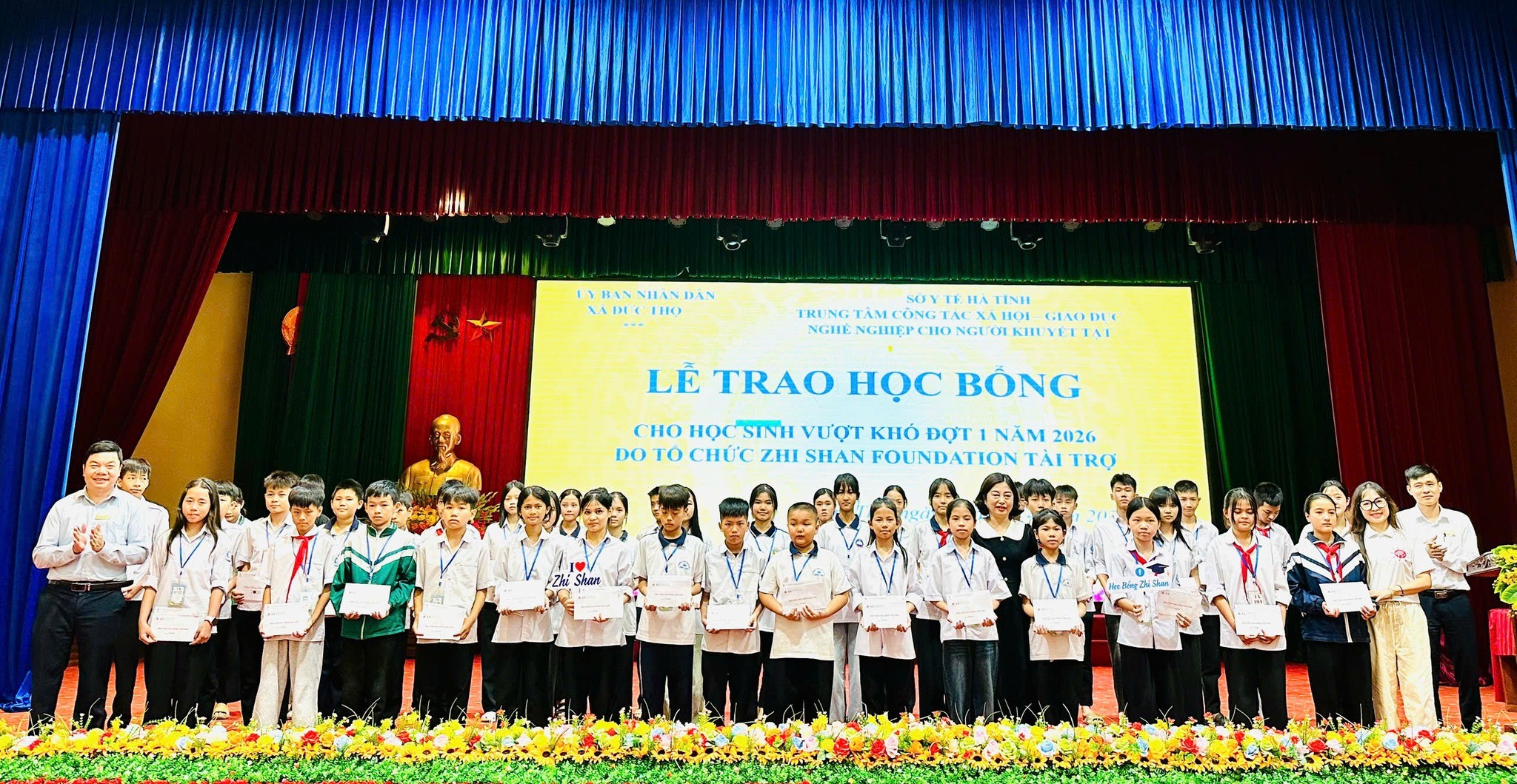 học sinh có hoàn cảnh khó khăn tại Hà Tĩnh được trao học bổng từ tổ chức Zhi Shan Foundation học sinh có hoàn cảnh khó khăn tại Hà Tĩnh được trao học bổng từ tổ chức Zhi Shan Foundation