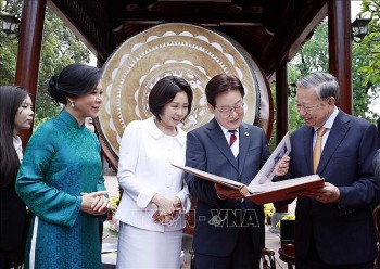 ngoai giao tien phong khoi day suc manh mem khi hinh anh viet nam lan toa tu nhung trai nghiem doi thuong