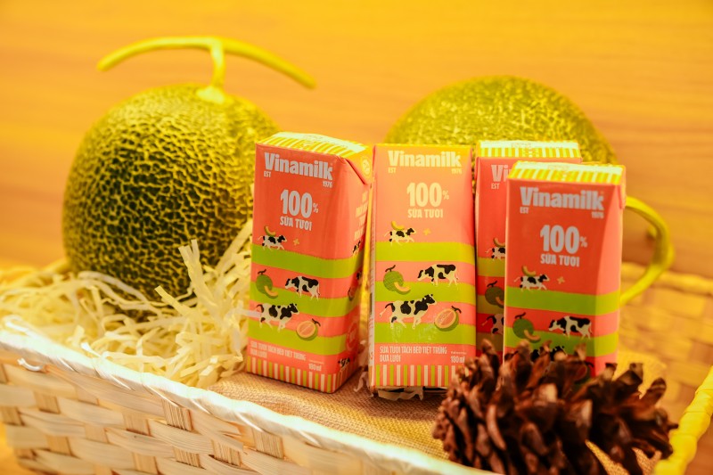 Hình 3a: Sữa tươi Vinamilk 100% ra mắt nhiều vị mới cho trẻ em nhiều lựa chọn. Ảnh: Vi Nam Hình 3a: Sữa tươi Vinamilk 100% ra mắt nhiều vị mới cho trẻ em nhiều lựa chọn. Ảnh: Vi Nam