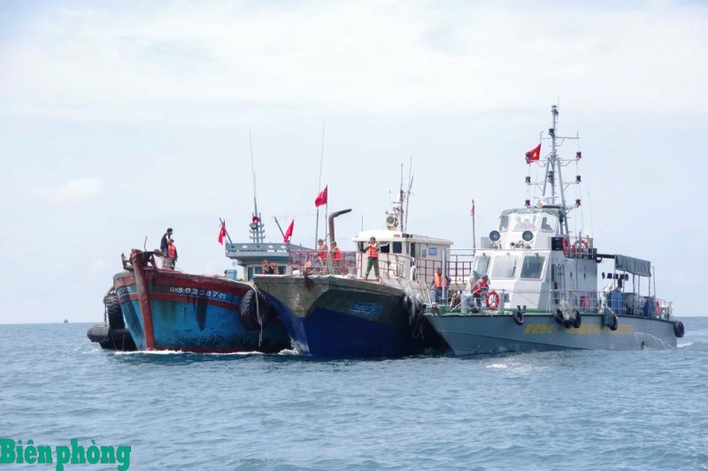Đồn Biên phòng Bạch Long Vĩ cứu nạn thành công 2 tàu cá nước ngoài Đồn Biên phòng Bạch Long Vĩ cứu nạn thành công 2 tàu cá nước ngoài