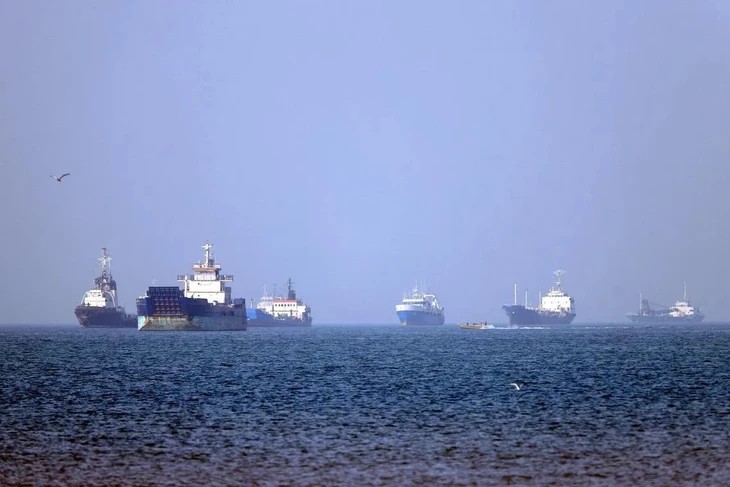 Các tàu neo đậu tại eo biển Hormuz ở miền nam Iran - Ảnh: AFP Các tàu neo đậu tại eo biển Hormuz ở miền nam Iran - Ảnh: AFP