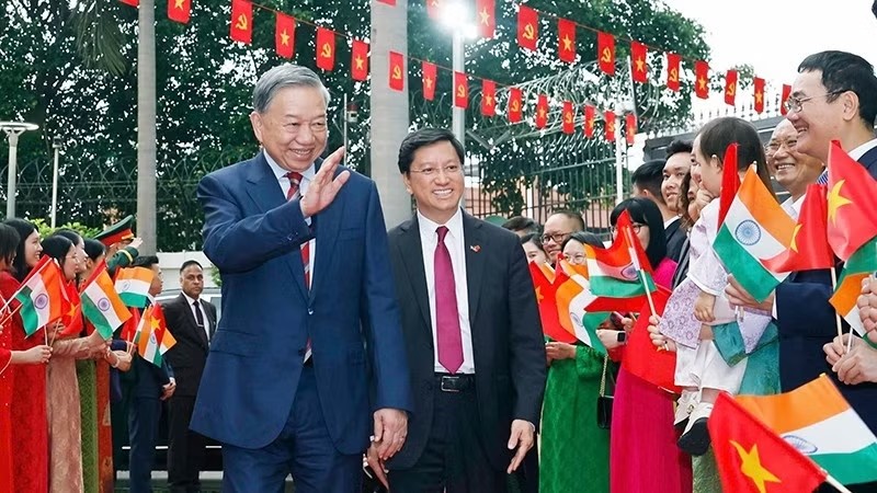 Tổng Bí thư, Chủ tịch nước Tô Lâm gặp gỡ cán bộ Đại sứ quán và cộng đồng người Việt Nam tại Ấn Độ Tổng Bí thư, Chủ tịch nước Tô Lâm gặp gỡ cán bộ Đại sứ quán và cộng đồng người Việt Nam tại Ấn Độ