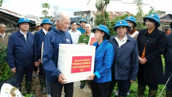 mat tran to quoc viet nam nong cot chinh tri trong tap hop doan ket va phat huy vai tro cua nhan dan trong ky nguyen moi theo tinh than dai hoi xiv cua dang