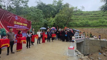 khanh thanh cau dan sinh tai tuyen quang do dai su quan uae tai viet nam tai tro