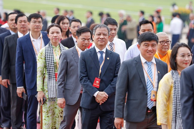 Đoàn đại biểu tham dự Đại hội đại biểu toàn quốc MTTQ Việt Nam lần thứ XI vào Lăng viếng Chủ tịch Hồ Chí Minh Đoàn đại biểu tham dự Đại hội đại biểu toàn quốc MTTQ Việt Nam lần thứ XI vào Lăng viếng Chủ tịch Hồ Chí Minh