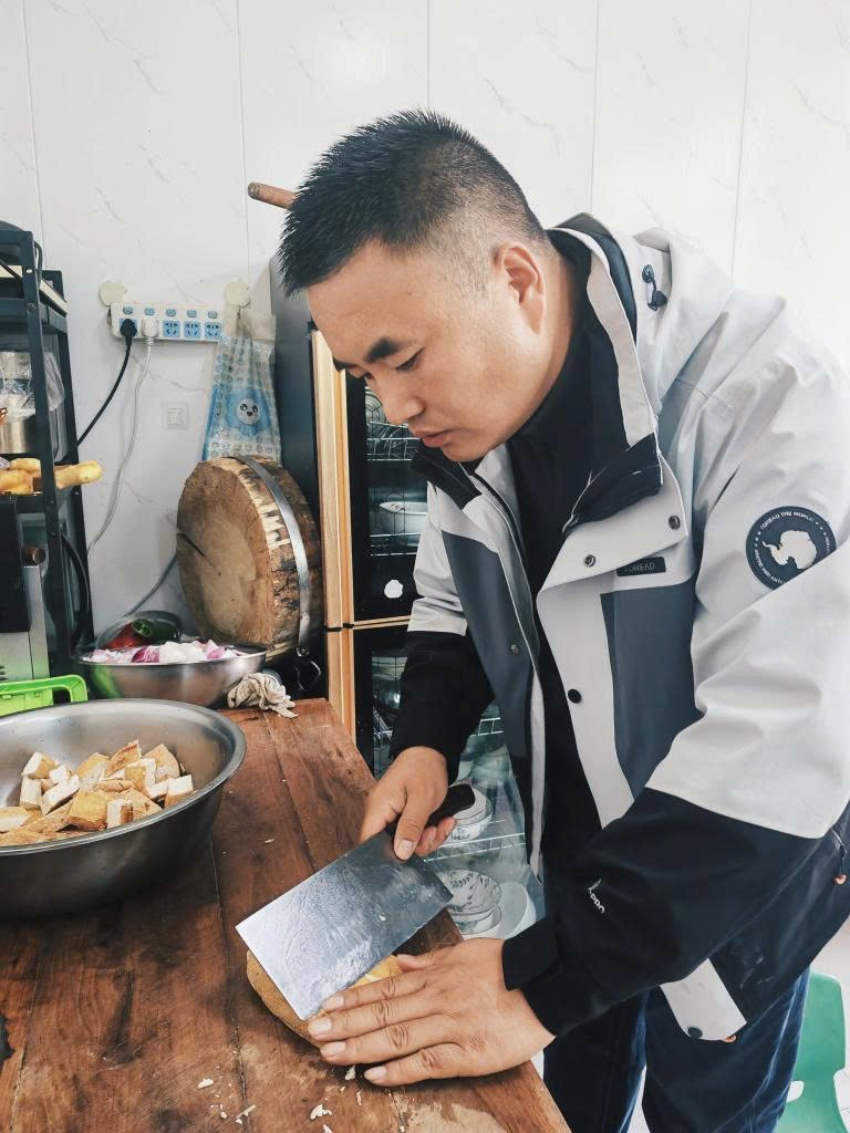 “Bí thư thôn giao cơm 2 tệ” trong vùng núi Thiểm Tây