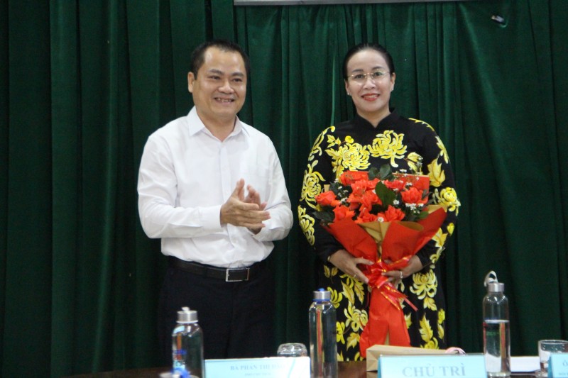 Bà Nguyễn Thị Anh Thi giữ chức Chủ tịch Hội hữu nghị Việt Nam - Trung Quốc thành phố Đà Nẵng Bà Nguyễn Thị Anh Thi giữ chức Chủ tịch Hội hữu nghị Việt Nam - Trung Quốc thành phố Đà Nẵng