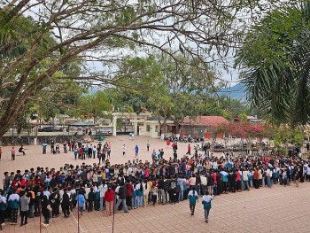 giu hoc tro vung bien o lai lop bang nhung ngay hoi tuoi tho