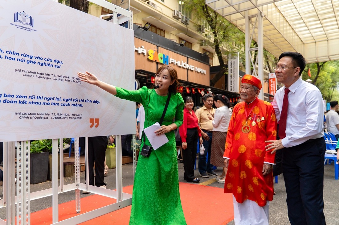 Ánh sáng Hồ Chí Minh soi đường cho chúng ta đi Ánh sáng Hồ Chí Minh soi đường cho chúng ta đi