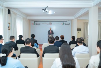 dai su quan uae vinh danh doi tuyen dai hoc lac hong dat giai quoc te tai dubai