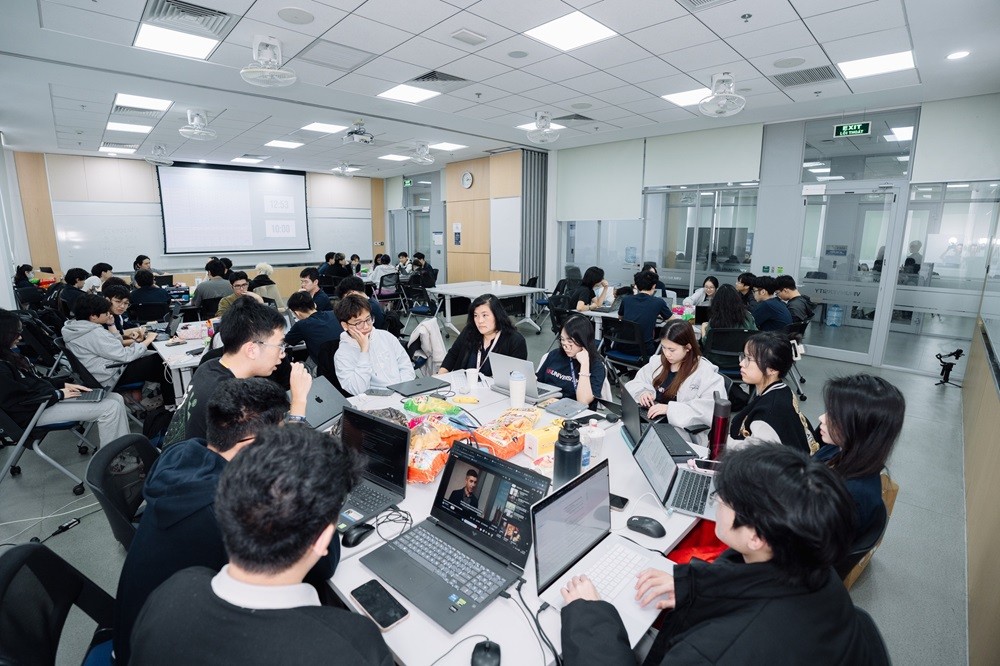 Asian Hackathon for Green Future hướng tới trở thành nền tảng thúc đẩy giao lưu, hợp tác xuyên biên giới của giới trẻ khu vực để phát triển những giải pháp thiết thực cho cộng đồng. Ảnh: Trường ĐH VinUni. Asian Hackathon for Green Future hướng tới trở thành nền tảng thúc đẩy giao lưu, hợp tác xuyên biên giới của giới trẻ khu vực để phát triển những giải pháp thiết thực cho cộng đồng. Ảnh: Trường ĐH VinUni.