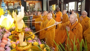 dai le phat dan 2026 lan toa tinh than tu bi huong thien