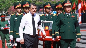 thu tuong le minh hung du le vieng truy dieu va an tang liet sy tai quang tri