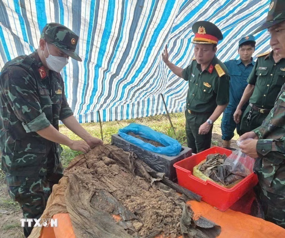 Cất bốc hài cốt liệt sỹ tại khu vực ấp Phú Bình, xã Thanh An, TP.HCM. (Ảnh: TTXVN phát) Cất bốc hài cốt liệt sỹ tại khu vực ấp Phú Bình, xã Thanh An, TP.HCM. (Ảnh: TTXVN phát)