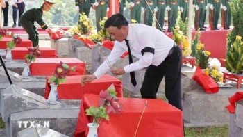 thuong truc ban bi thu du le truy dieu an tang hai cot liet si tai tinh ha tinh