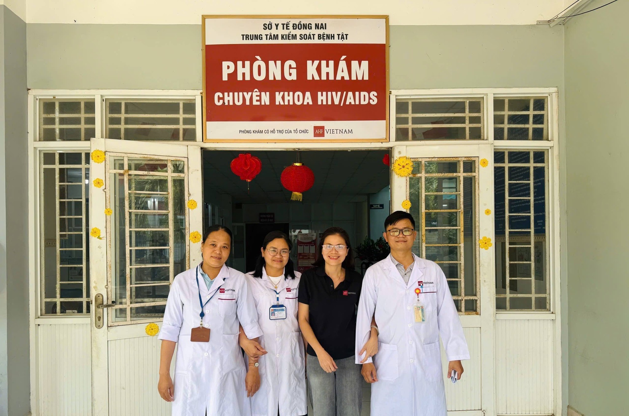 Phòng khám chuyên khoa HIV/AIDS thuộc Trung tâm Kiểm soát bệnh tật Đồng Nai là một trong những cơ sở có sự hỗ trợ của tổ chức AIDS Healthcare Foundation (AHF) trong công tác điều trị, tư vấn và chăm sóc người nhiễm HIV/AIDS tại cộng đồng. Phòng khám chuyên khoa HIV/AIDS thuộc Trung tâm Kiểm soát bệnh tật Đồng Nai là một trong những cơ sở có sự hỗ trợ của tổ chức AIDS Healthcare Foundation (AHF) trong công tác điều trị, tư vấn và chăm sóc người nhiễm HIV/AIDS tại cộng đồng.