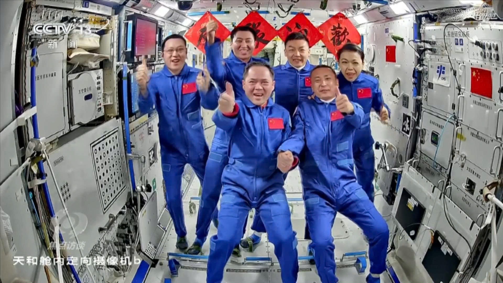 Tàu vũ trụ Thần Châu 23: Phi hành đoàn mới, nhiệm vụ mới, kỷ lục mới Tàu vũ trụ Thần Châu 23: Phi hành đoàn mới, nhiệm vụ mới, kỷ lục mới