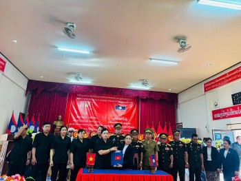 dua hai cot liet sy hy sinh o lao ve viet nam