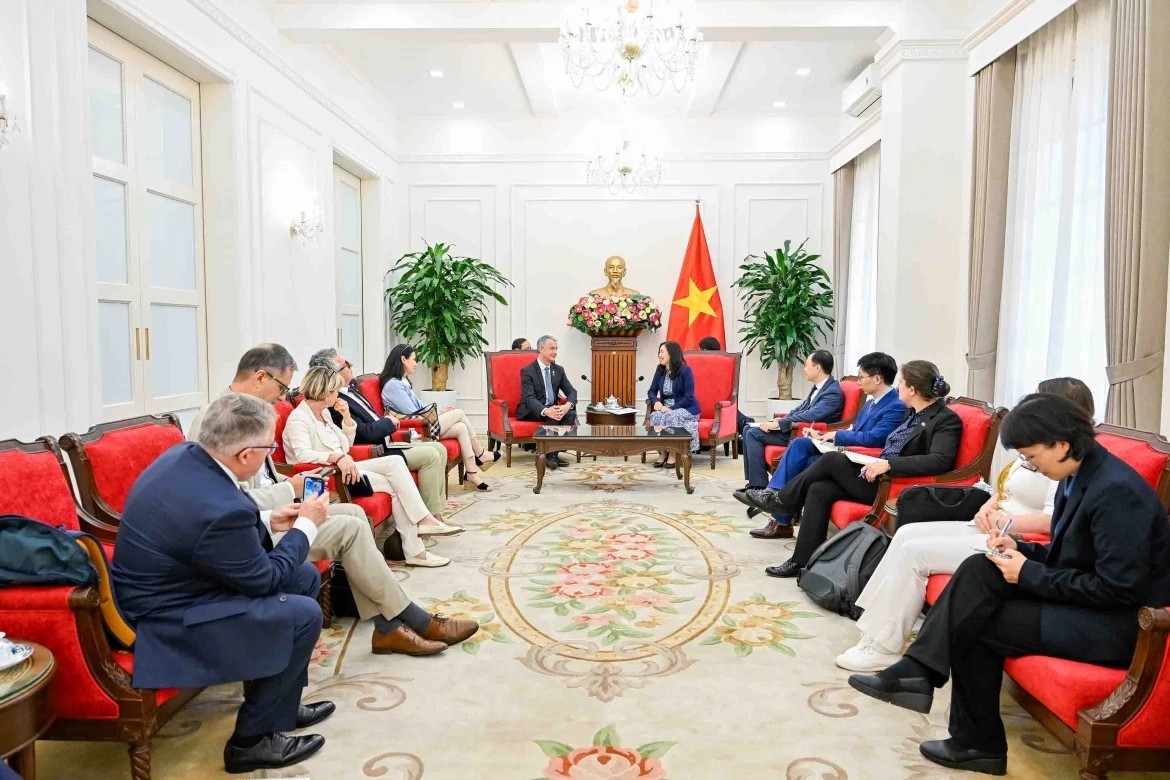 Việt Nam - Pháp thúc đẩy hợp tác nghị viện, tăng cường trụ cột quốc phòng - an ninh Việt Nam - Pháp thúc đẩy hợp tác nghị viện và quốc phòng - an ninh