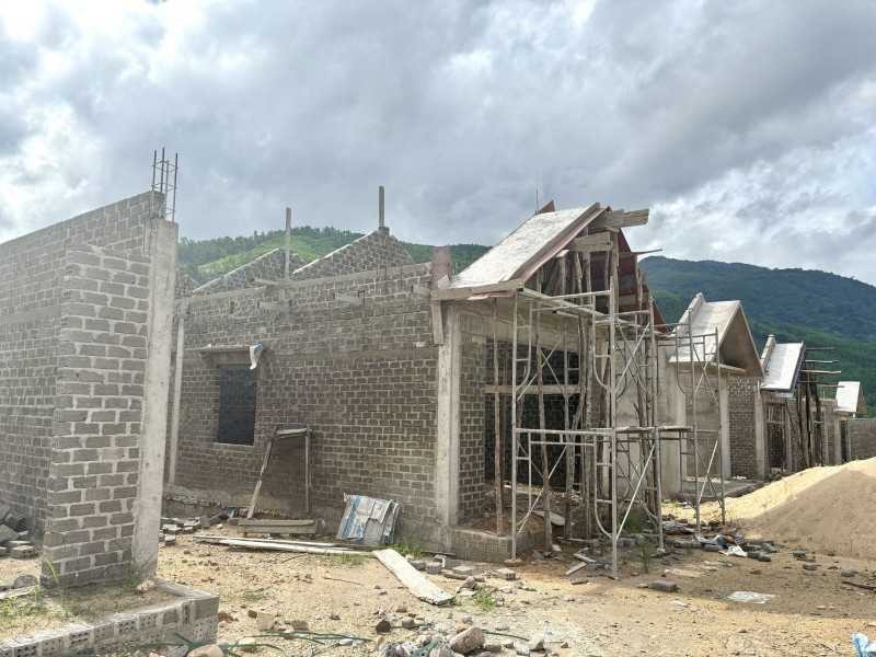 Gia Lai dành hơn 2.100 tỷ đồng để bố trí chỗ ở an toàn cho 1.495 hộ dân Gia Lai dành hơn 2.100 tỷ đồng để bố trí chỗ ở an toàn cho 1.495 hộ dân